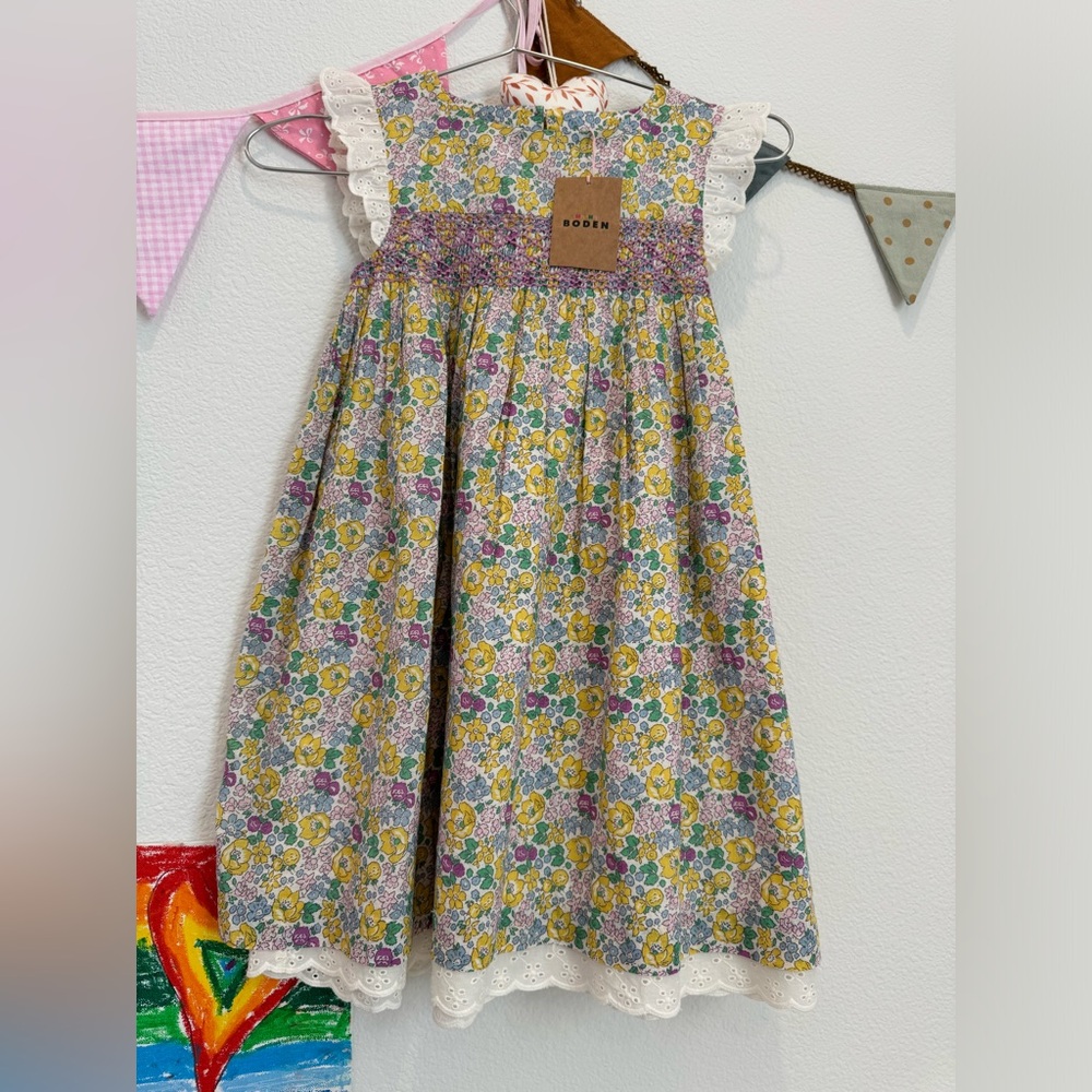 Brand new with tags Mini Boden Floral Sleeveless Dress for Girls 6/7 yo
